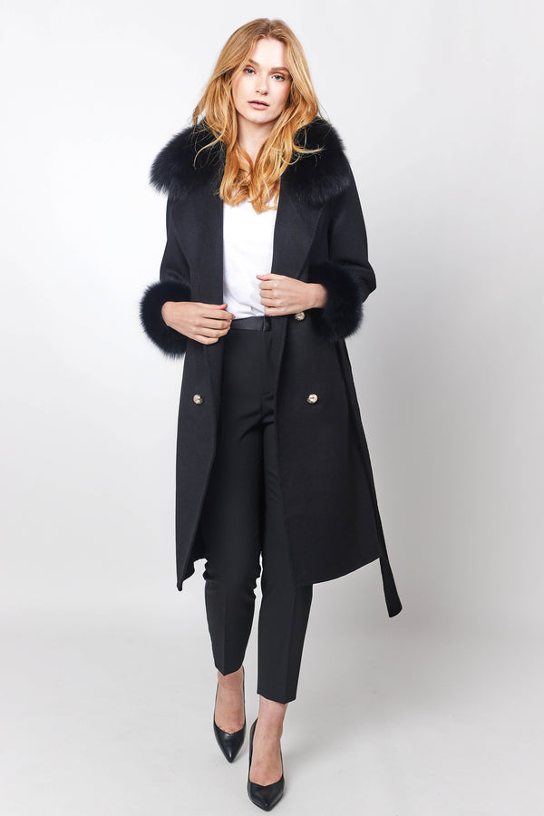  Long black cashmere coat with fox fur collar and fox fur cuffs . Long manteau en cachemire pour femmes avec vraie fourrure de renard