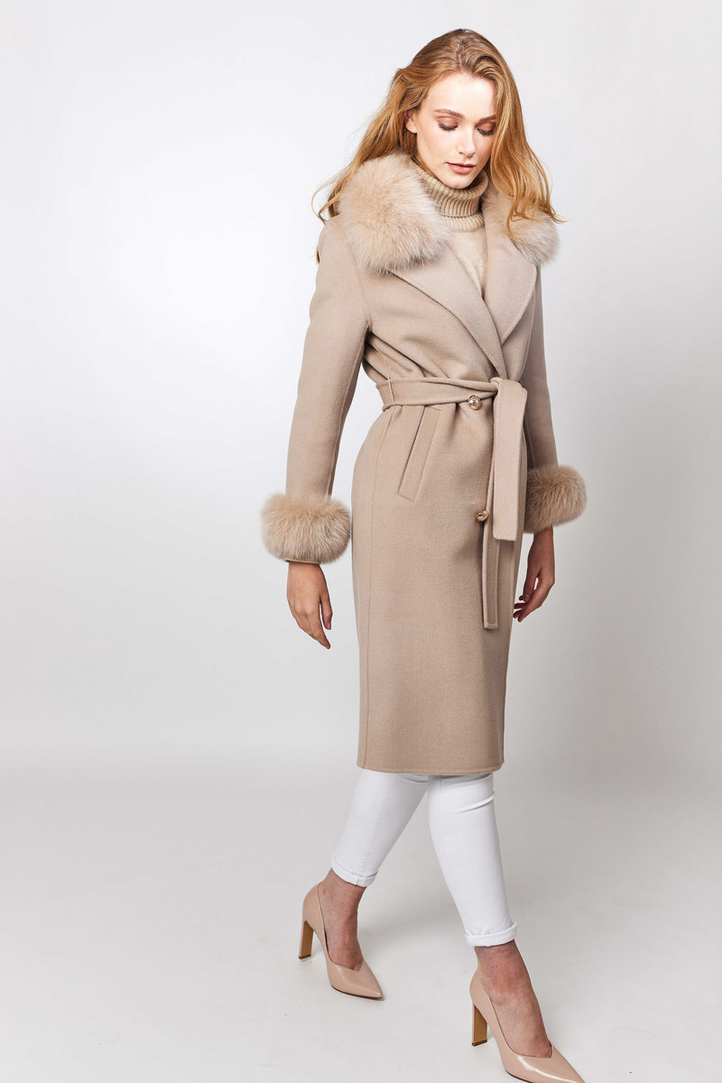 Victoire cashmere coat with fox fur collar and cuffs in beige