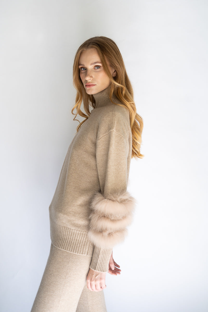 beige cashmere loungewear with fox fur details
