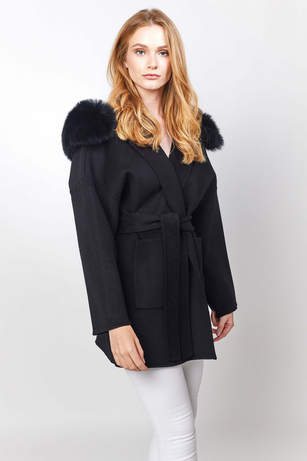black cashmere coat with fox fur collar hood .manteau d'hiver en cachemire avec vraie fourrure de renard. 